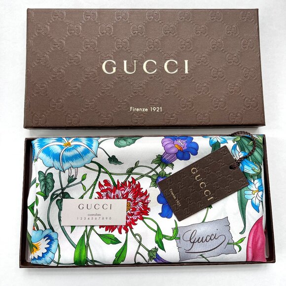 New Gucci Scarf Iconic Floral 1 Print Multicolor Blue Silk Wrap Gucci Gift Box - Picture 1 of 16